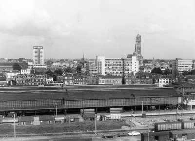 406597 Overzicht van het Centraal Station (N.S.-station Utrecht C.S.) vanaf het Beatrixgebouw van de Jaarbeurs ...